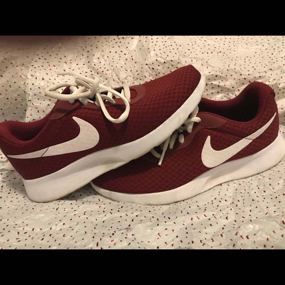 Nike Tanjun athletic shoes